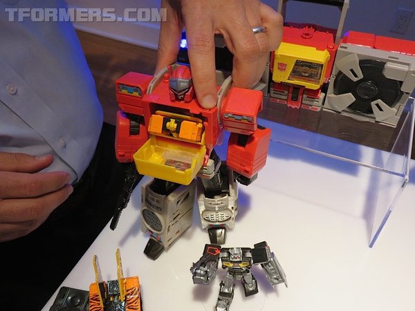 NYCC 2015   Transformers Combiner Wars Galvatron, Skullcruncher, Blaster, More  (64 of 80)